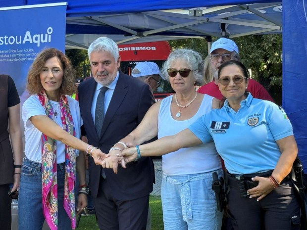 Sénior, cuidadora, Presidente da Camara e elemento PSP